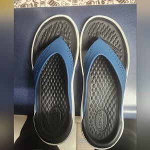 Crocs Women's flip flop sandals black blue size 9